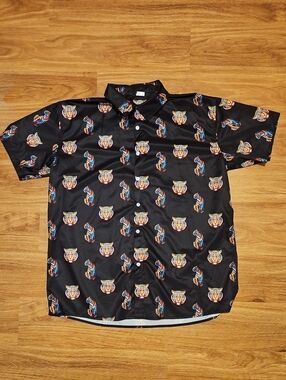 Men's Black XL Short-Sleeve Button-Up Shirt with Colorful Tiger Print